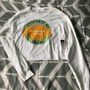 Long sleeve cropped “Nickelodeon” shirt.